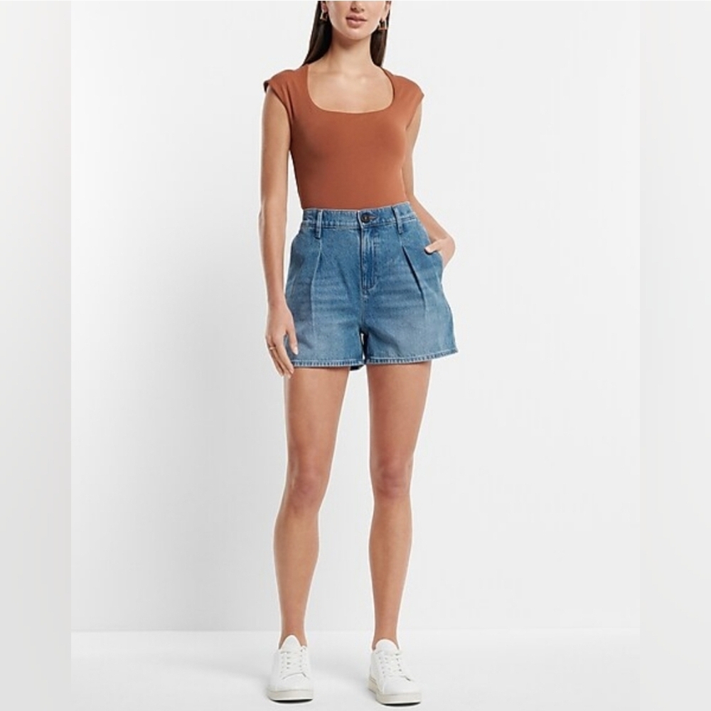 Express Super High Rise Pleated Stretch Denim Shorts | Size Small